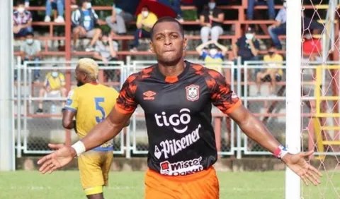 Nicolás 'Yuyu' Muñoz va por el récord de goles en El Salvador