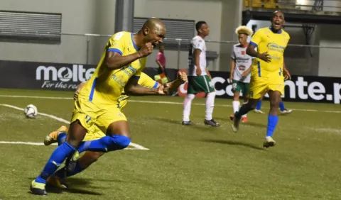 Herrera FC con su primer triunfo en la LPF; 'Bombo' Medina imparable