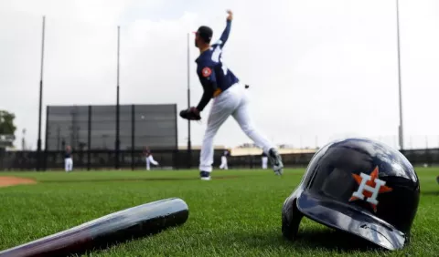 Alex Cora vuelve a la carpa grande con los Astros; Kike, feliz y Quintana, satisfecho