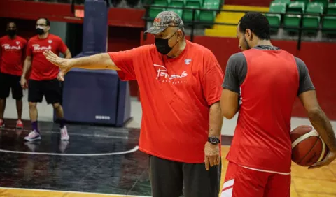 Juventud y estatura, las apuestas de Flor Mélendez para el baloncesto panameño