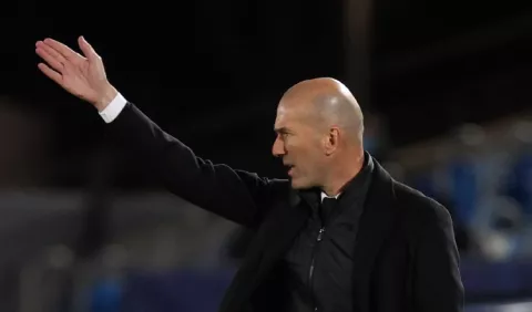 Zidane mira a los 'Reds' con cautela