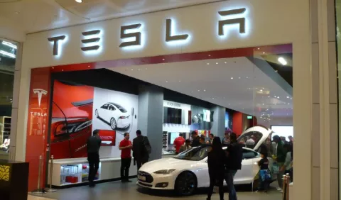 China limita el uso de los vehículos del fabricante Tesla 