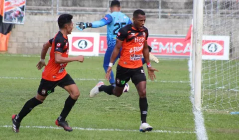 Nicolás 'Yuyu' Muñoz  es un 'Fantasma'' que asusta con sus goles en El Salvador