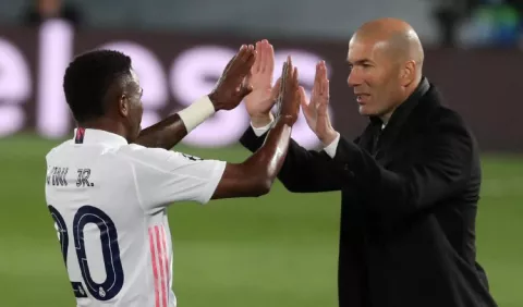 Zidane contra  Ronald Koeman se juegan el  segundo asalto en el clásico del  fútbol español