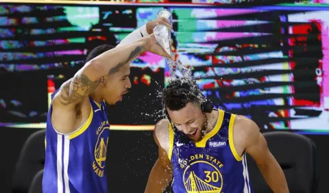 Stephen Curry  supera a Wilt Chamberlain como máximo anotador en la historia de los Warriors