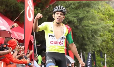 Franklin Archibold  pedalea fuerte en la  Vuelta a Colombia