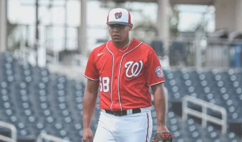 Steven Fuentes, llamado por los  Nacionales de Washington