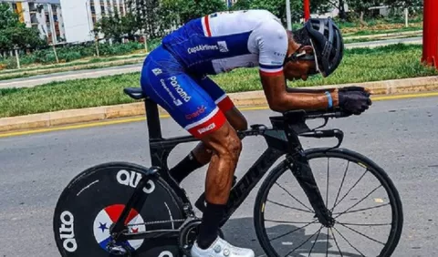 Christofer Jurado sufre caída y se retira de la Vuelta a Colombia