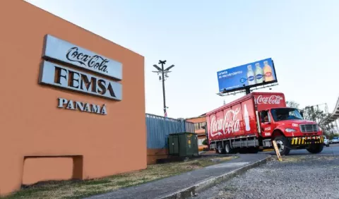 Ingresos de Coca-Cola caen 1.5%