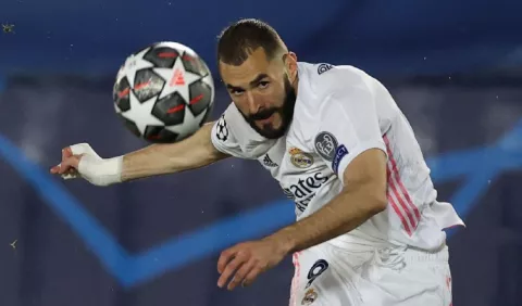 Zidane lanza flores a Benzema, luego de salvar al Real Madrid ante Chelsea en la 'Champions'