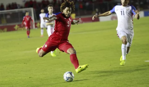 Román Torres, fuera otra vez de la lista de Thomas Christiansen 