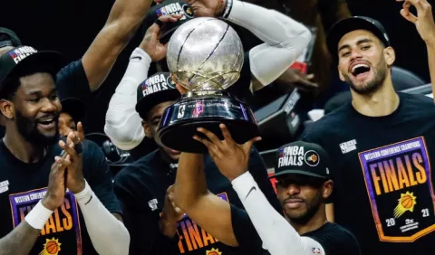 Suns y Bucks, por el sueño del título en la NBA