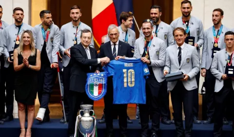 Italianos siguen la fiesta por la Eurocopa
