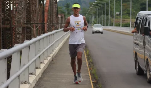 Cumplió el reto de 100 kilómetros en la inhóspita carretera entre Chiriquí Grande y Changuinola