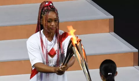 Naomi Osaka, poderosa a la luz del pebetero 