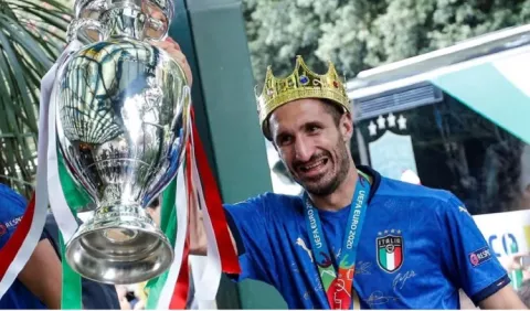 Giorgio Chiellini seguirá en la Juventus
