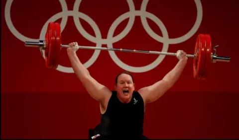 Expectación y polémica por Hubbard, la primera atleta transgénero en unos Juegos