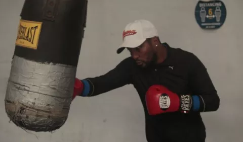 Anselmo 'Chemito' Moreno es número uno en el ranking  de los plumas en la AMB