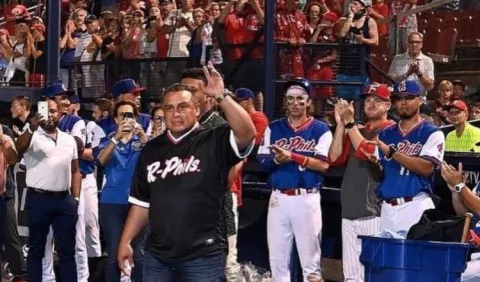 Carlos 'Calicho'  Ruiz admité que les gustaría regresar al béisbol, pero como instructor