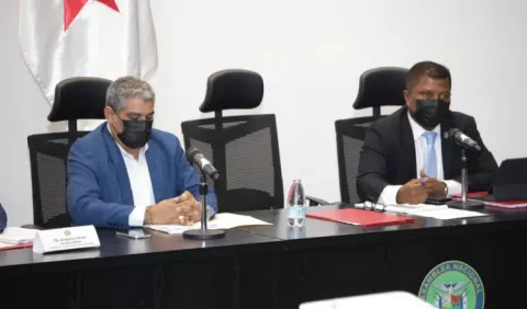 Distribuidores advierten sobre inminente falta de medicamentos en la CSS