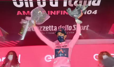 Egan Bernal busca ganar su tercer grande en ciclismo