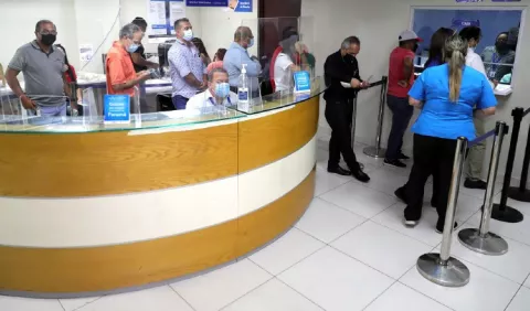 Los ingresos suben unos  $126 millones 