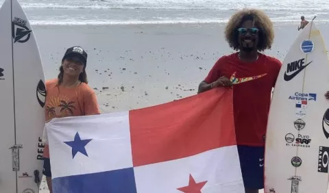 Samanta Alonso y Oli Camarena ganan medallas en el Campeonato Centroamericano de Surf