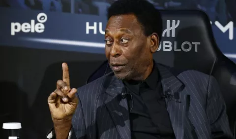 Pelé, estable en una sala de Unidad de Cuidados Intensivos