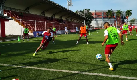 Dóniga pide dinamismo, movilidad en el  primer microciclo con los jugadores de la LPF