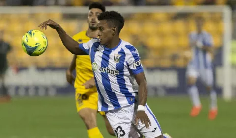 Yoel Bárcenas anota para Leganés, en duelo contra Fidel Escobar de Alcorcón