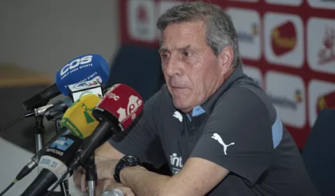Óscar Washington Tabárez no piensa en su posible despido en Uruguay