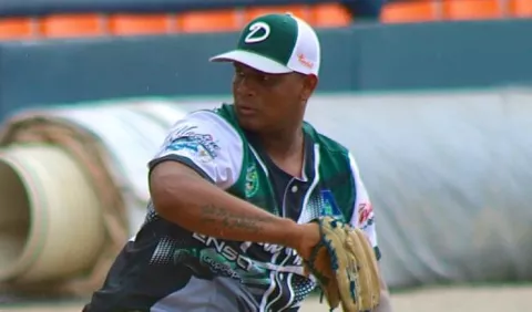 Luis Ramos firma con las Águilas Cibaeñas