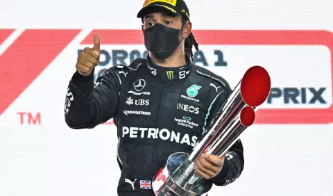 Hamilton, reduce ventaja a Max