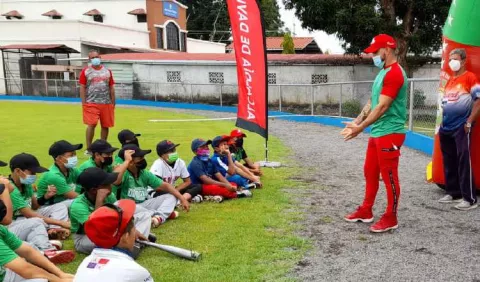 Chiriquí, bicampeón nacional del béisbol  mayor dicta clínicas al equipo infantil de Doleguita