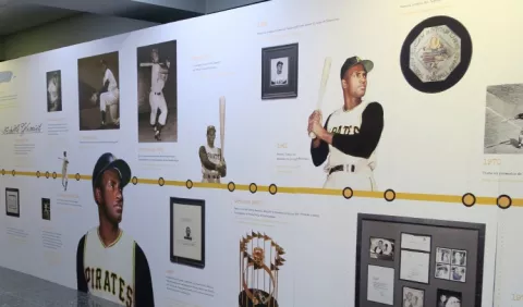Roberto Clemente, exponen sus piezas históricas en Puerto Rico 