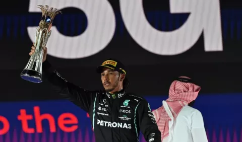 Lewis Hamilton dio otro golpe en la Fórmula Uno