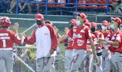 Coclé y Oeste son líderes; Wood al frente del bateo