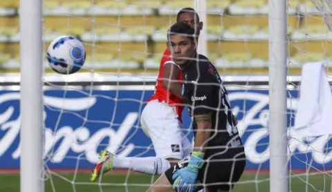 Ismael Díaz sigue encendido y anota en Copa Libertadores; con goles pide un lugar en la Roja