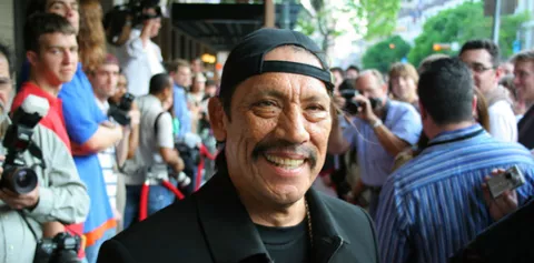 Danny Trejo comete una "locura" al bailar y cantar
