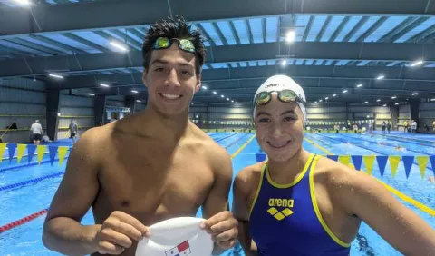 Emily Santos, Carolina Cermelli, Tyler Christianson y Edgar Crespo, en el Mundial de Natación en Hungría