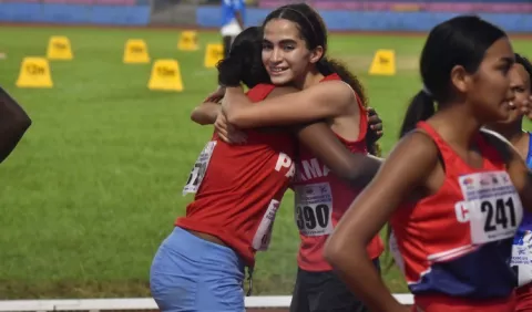 Panamá logra dos medallas de  oro en los 100 metros planos y relevos en los  Centroamericano