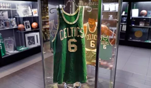 NBA retira el número 6 en honor a  Russell