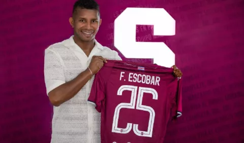 Fidel Escobar sigue con Saprissa hasta el 2025