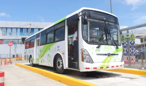 Metrobuses que se abastecen de gas natural ingresan a la capital