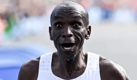 Eliud Kipchoge continúa cosechando elogios y premios