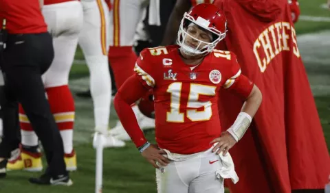 Mahomes jugará, pese a su lesión