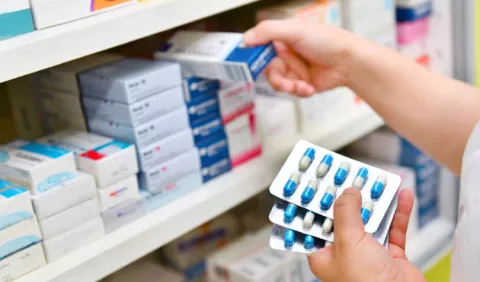 Dueños de farmacias se  enfrentan a cierres y venta de sus negocios