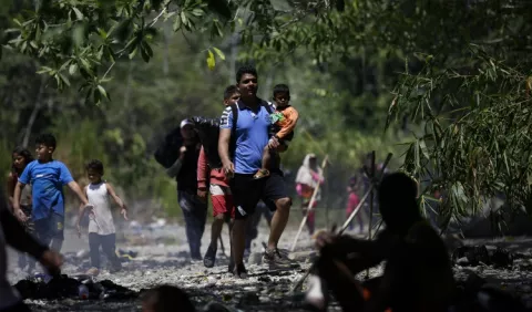 Kilométrica frontera dificulta recoger  basura de migrantes