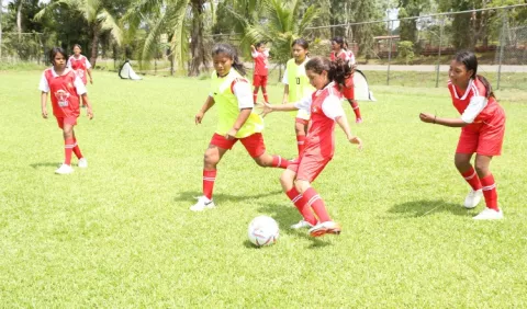Éxito la gira de fútbol para niñas