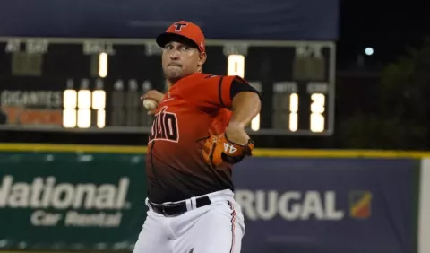 Panameños Espino y Araúz, destacan en el béisbol dominicano